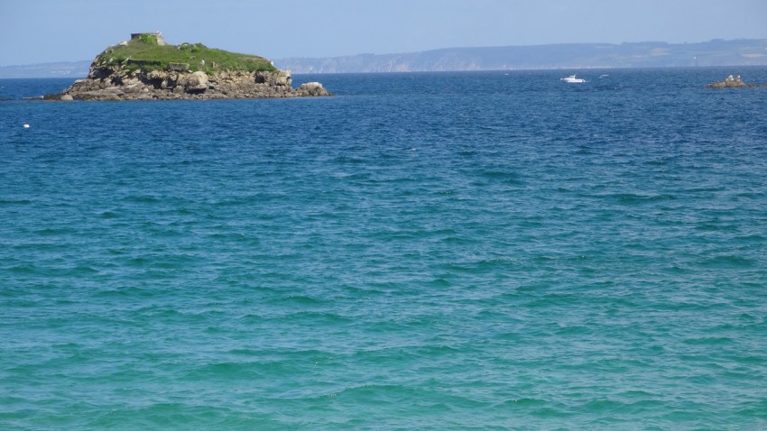 mer turquoise en Bretagne