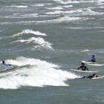 drapeau rouge à la torche : spot surf