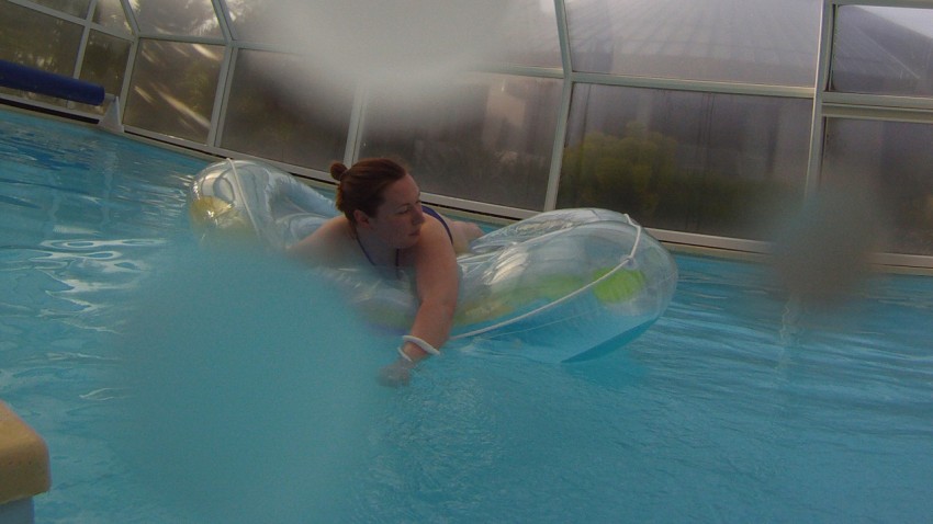 baignade en piscine privée et chauffée couverte à Fouesnant