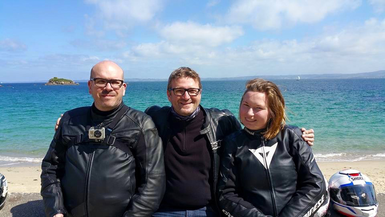 David Jazt, Laurent et Melle Laura face à la Thalasso de Douarnenez