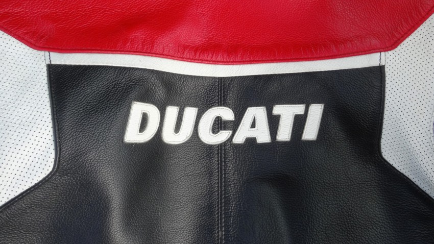 cuir ducati Dainese et sa fermeture éclaire cassée