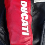 Ducati et son blouson cuir de moto Dainese