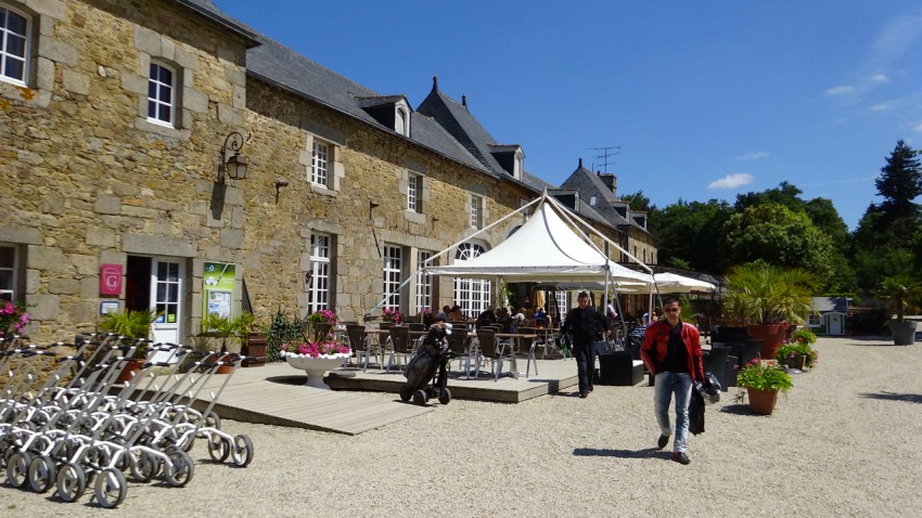 pause café au Domaine des Ormes des motards Rennais