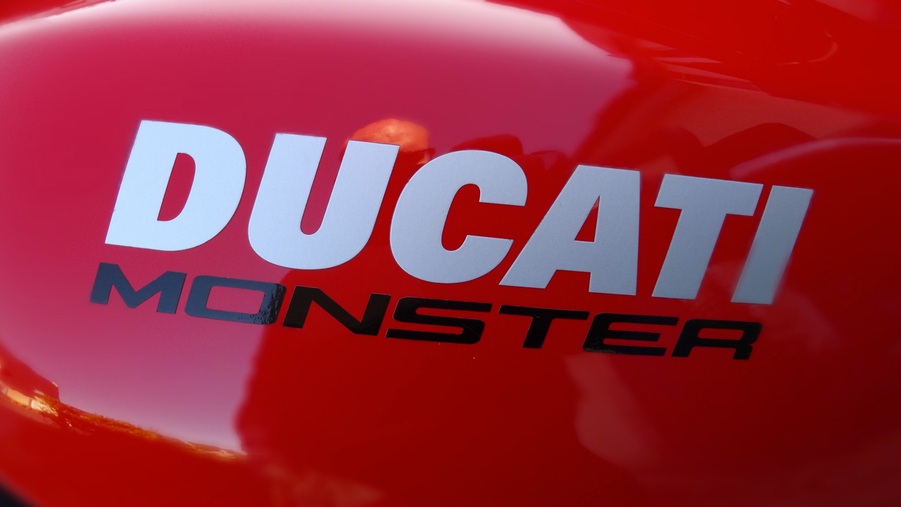 Ducati Monster 821 rouge 2015