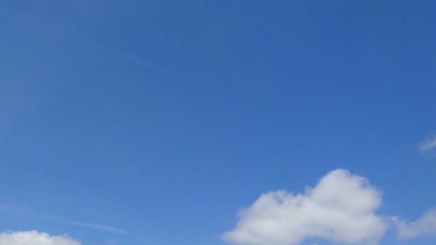 ciel bleu le 13 juin à Rennes