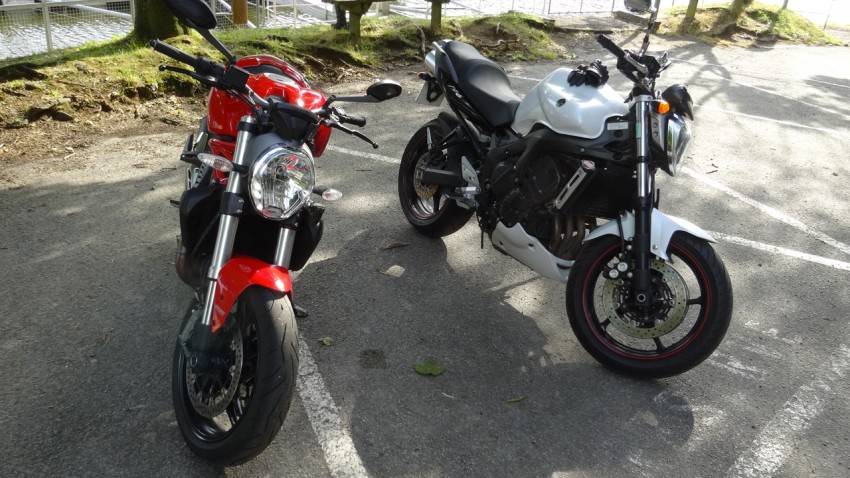 Ducati 821 Monster et FZ6 N S2