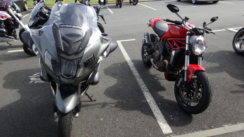 comparatif R1200RT et Monster 1200 Ducati