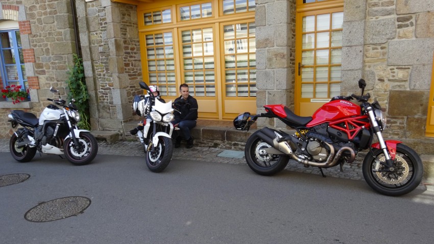 un peu d'ombre à moto