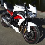 Street Triple rouge et blanche