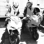 Laura sur le 899, moto sportive Italienne