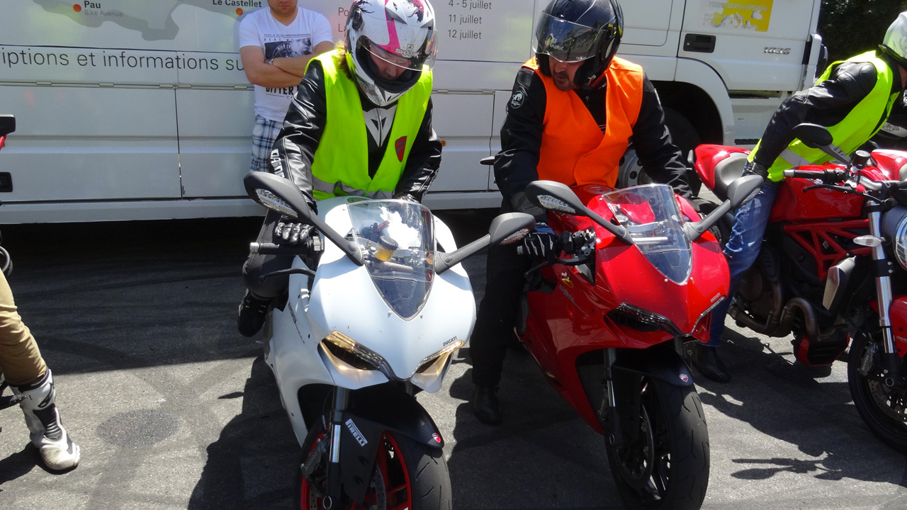 Mademoiselle Laura de Rennes en Ducati : essai moto