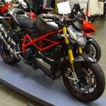 Ducati grise et rouge