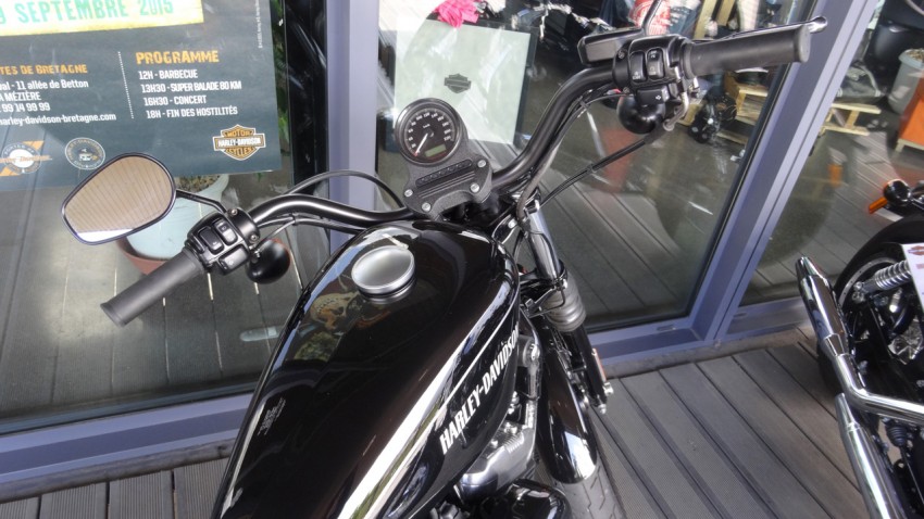 position de conduite sur le Nightster 1200 chez Harley Rennes