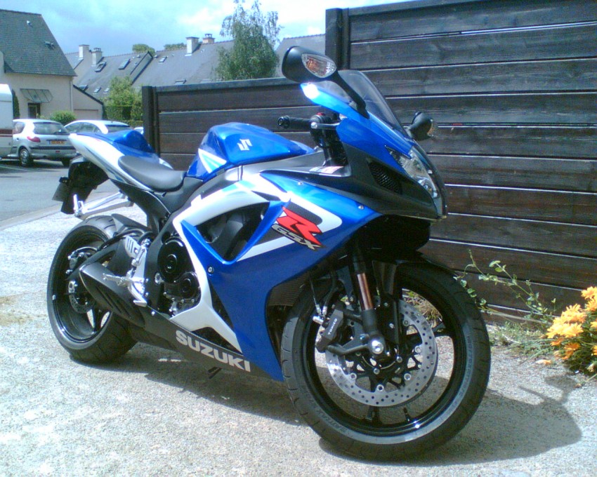 GSXR 750 2006 blanc et Bleue