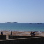 Vue sur la mer depuis la plage de Rochebonne de St Malo