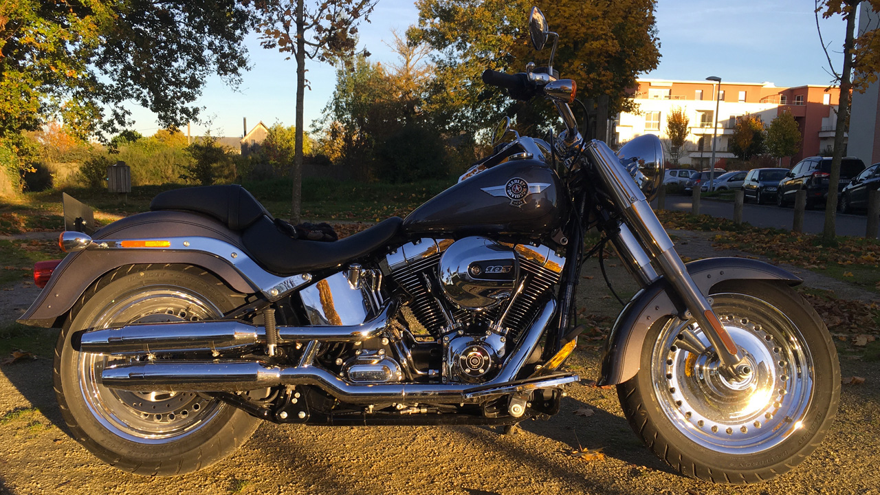 Conduite cruise sur le Fat Boy Harley Davidson