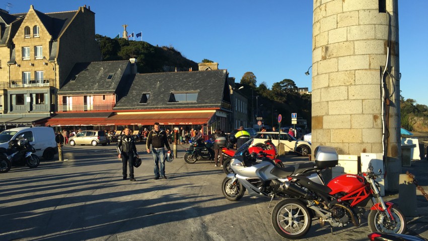 port de Cancale pour les motards Rennais