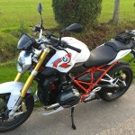 vue sur le R1200R ¾ avant gauche