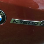 Logo K1600GT en carrosserie rouge