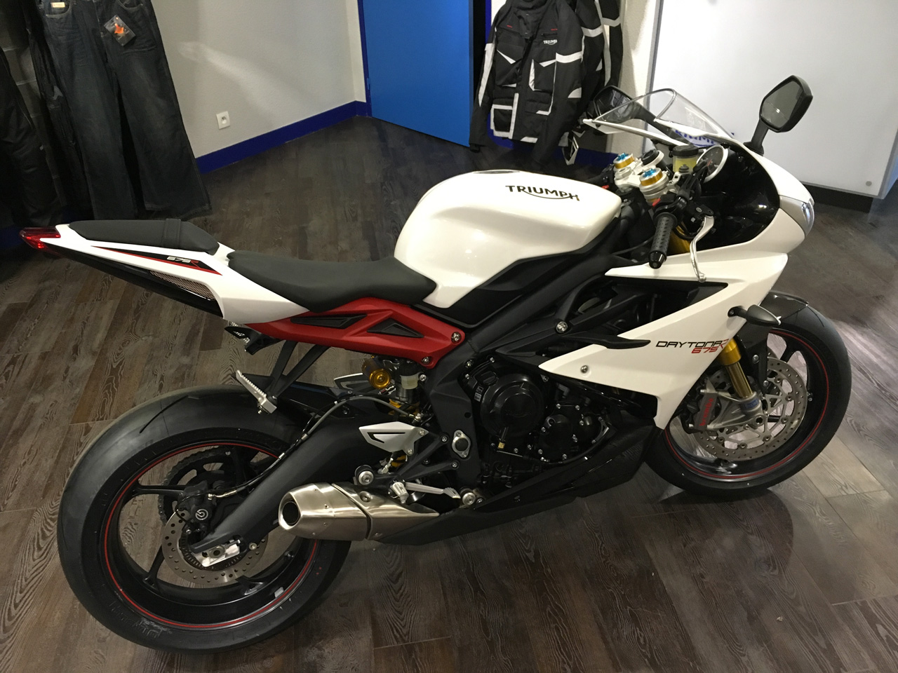 Triumph Daytona 675 R blanche à Rennes