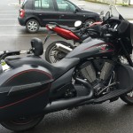 moto noire Victory Cross Country