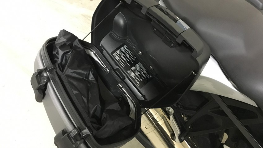 valise moto souple sur le K1300S