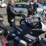 Jef et sa moto BMW R1150RS bleue et grise