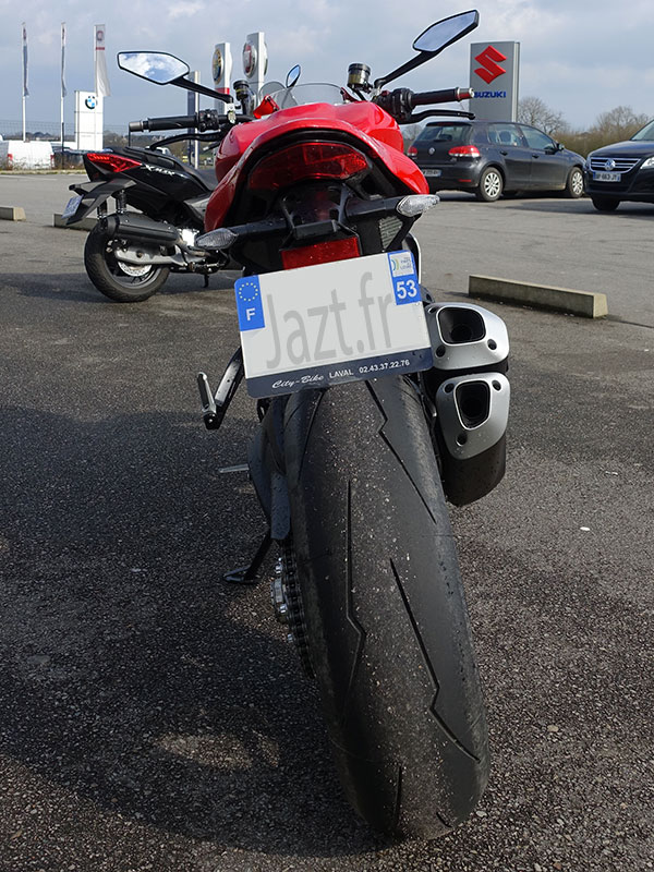 vue arrière sur le Ducati Monster 1200 R