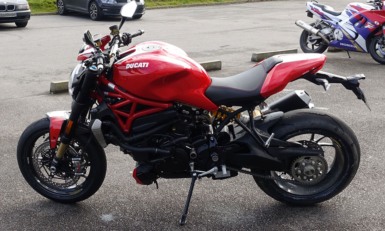 Ducati 1200 R Monster à Laval