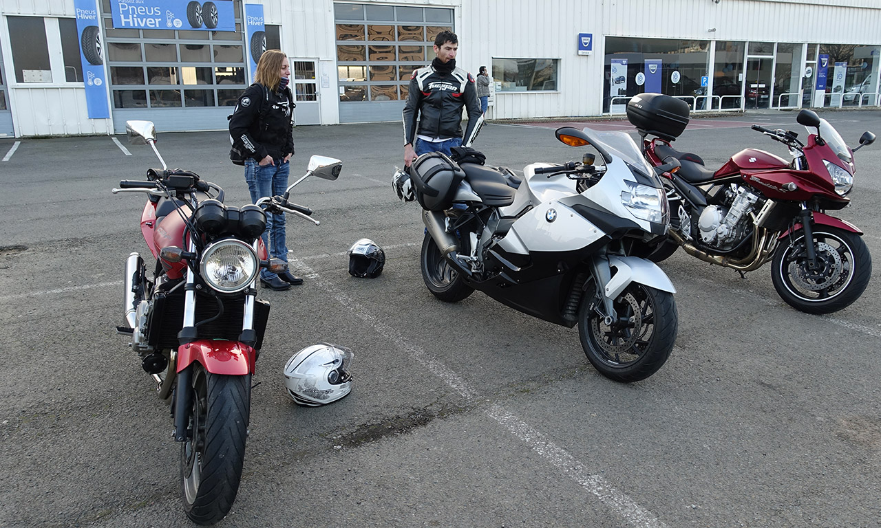 arrivée sur Saint-Grégoire des motards Rennais