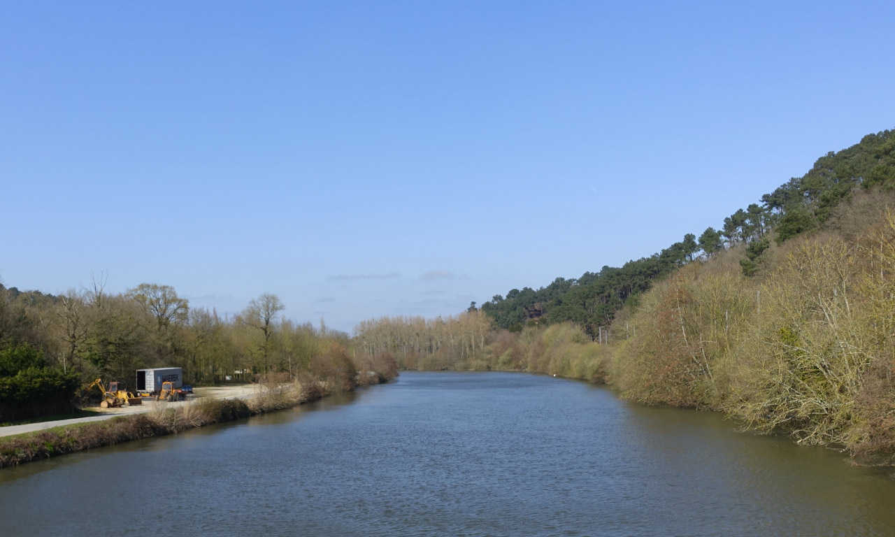 les bords de la vilaine à moto