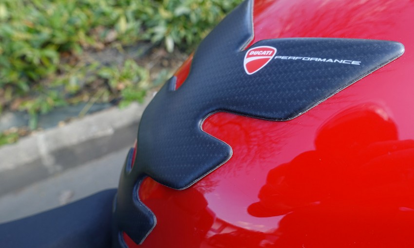 protection carbone réservoir Ducati Panigale