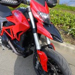 tête de fourche de l'Hypermotard 939