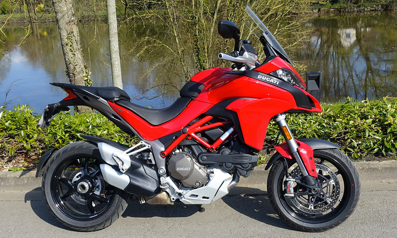 moto Ducati Multistrada 1200 S rouge