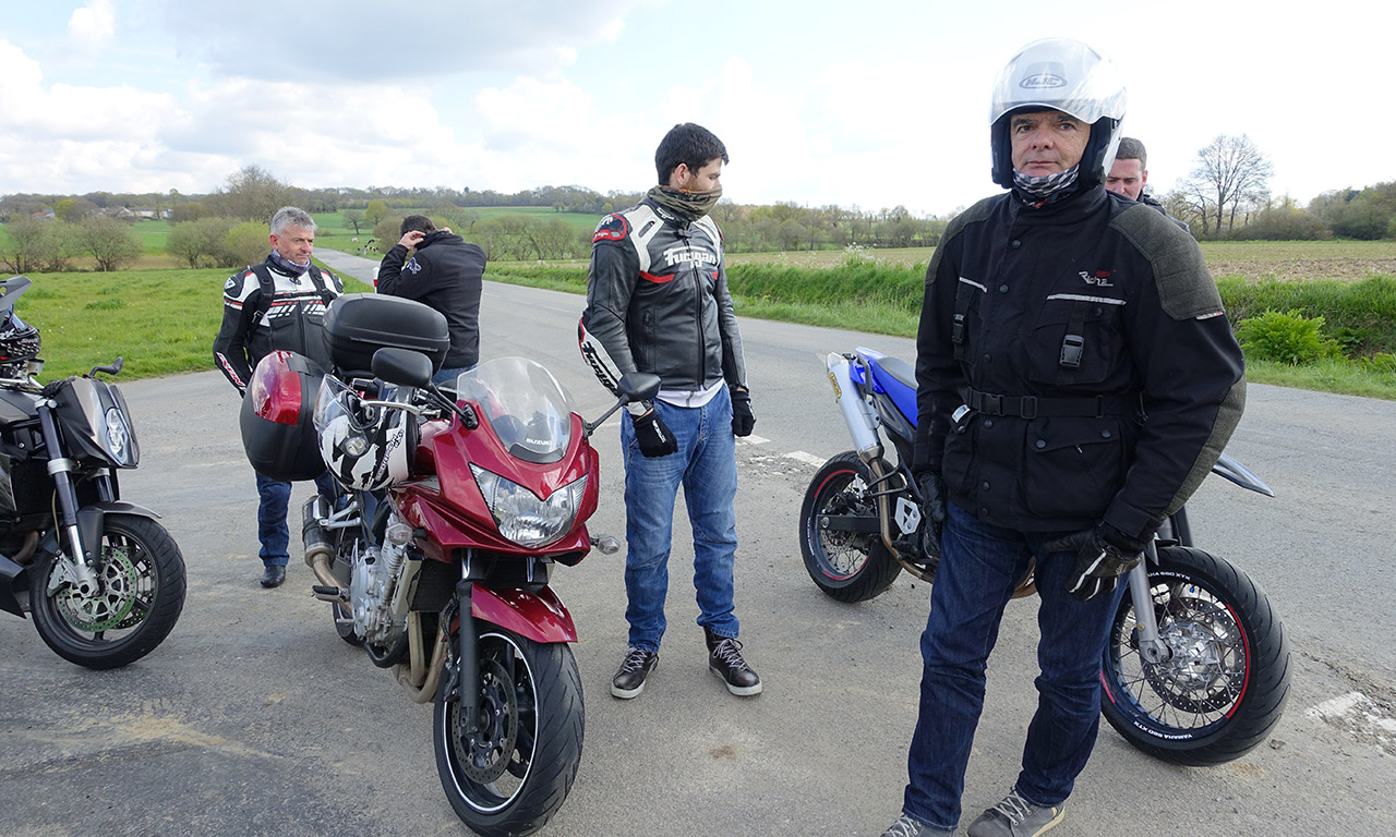 XT660 en panne sur le bord de la route !