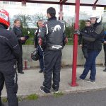 motard abrité de la pluie