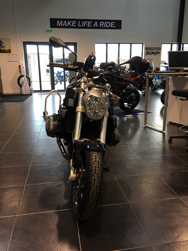 vue avant du R1200R