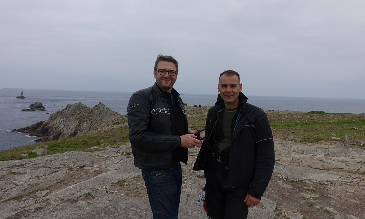 Laurent et Jean-Claude à la pointe du Raz