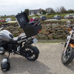 moto sur le parking de la pointe du Raz