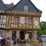 café et terrasse à Saint Goustan