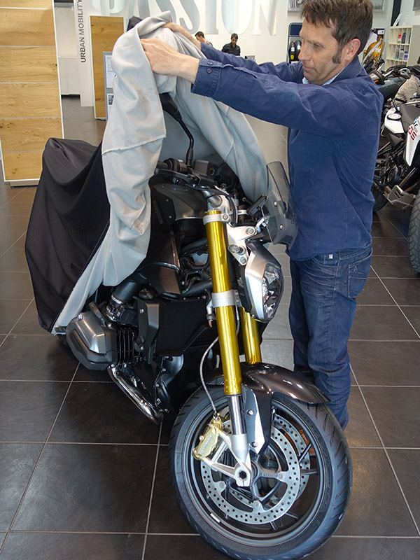 Bertrand dévoile la nouvelle moto BMW de David Jazt
