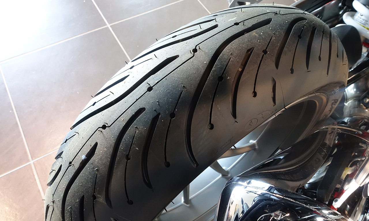 Michelin PR4 sur le R1200R