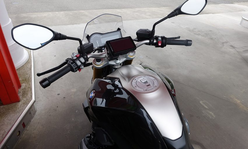 R1200R avec son GPS moto
