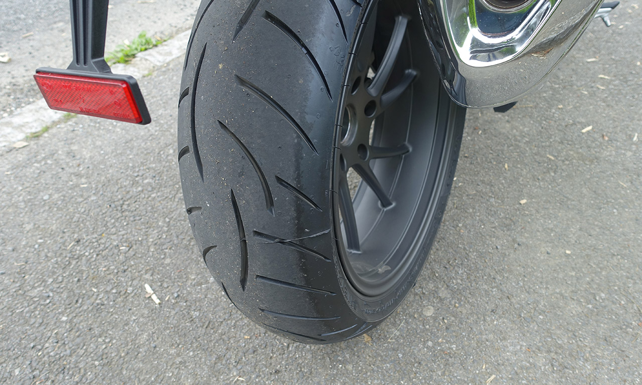 Metzeler Z8 sur le pneu arrière R1200R