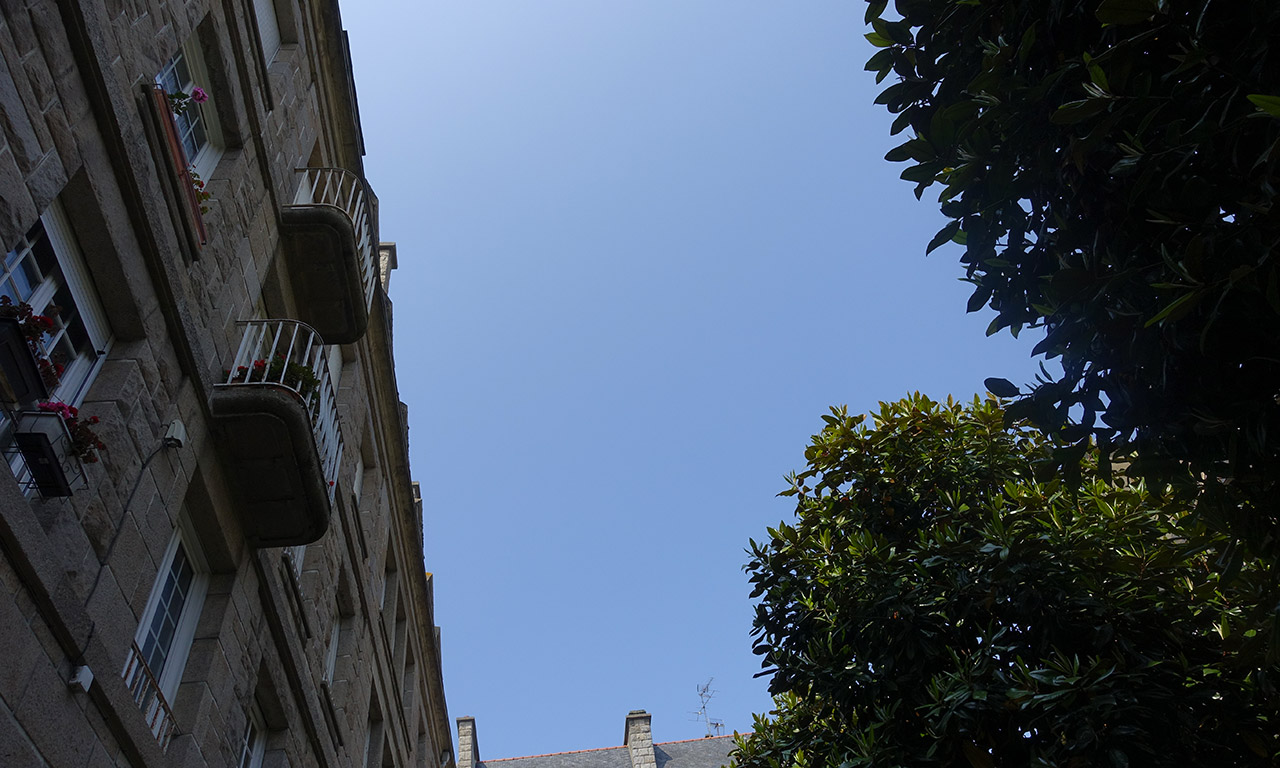 ciel bleu sur saint-malo