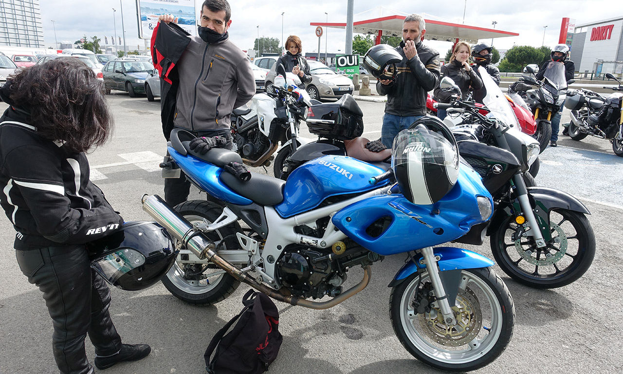 Romain et Mélodie en Suzuki SVS 650