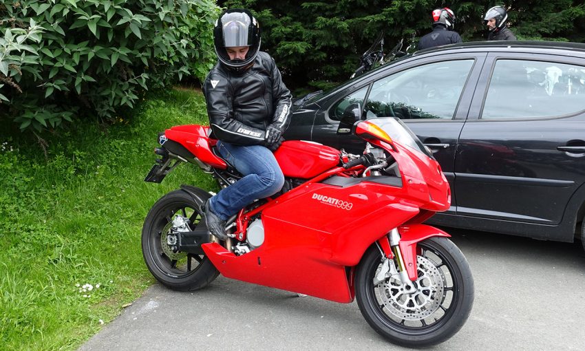 Ben sur sa Ducati Hypersport 999