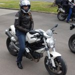 Amélie, motarde Rennaise, en Ducati Monster 696