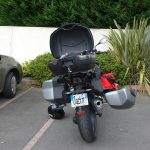 moto BMW avec topcase et valise