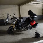 moto dort au garage
